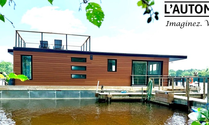Mauricie House | Experience the Unique Parc de l'île Melville Floating Home