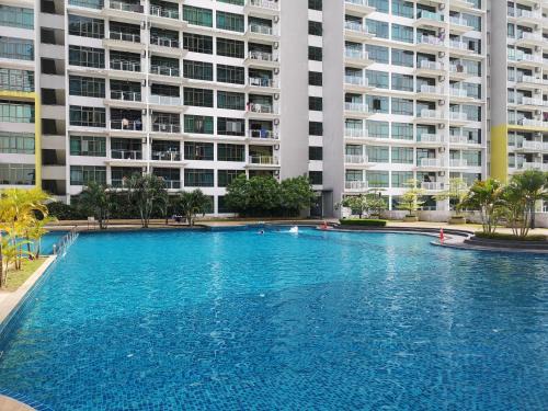 Taman Saujana Apartment | Pet-Friendly Parc Regency Green Homestay with Pool Access