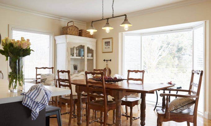 Hepburn Cottage | Parc Vue Cottage: Family-Friendly Retreat with Hot Tub