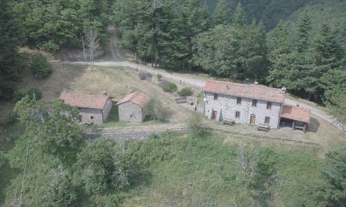 Barga House | Experience Parco Colle Fobia: Pet-Friendly Retreat Rated 9.2