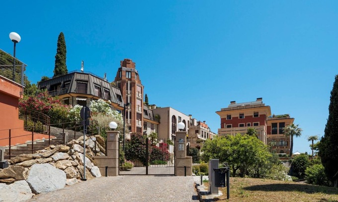 Alassio Apartment | Oceanfront Bliss at Parco Villa Fiske 2 with Breakfast