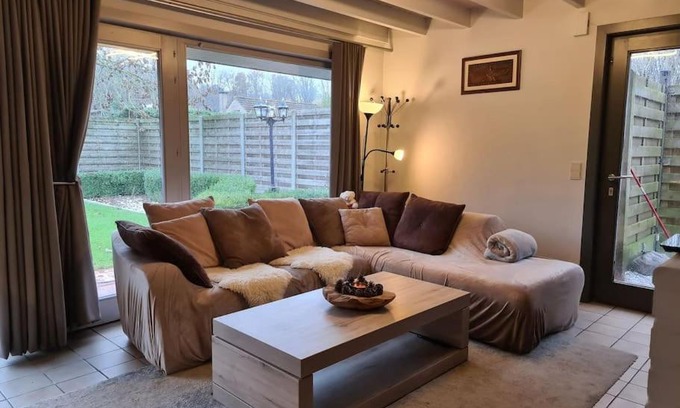 Zonnebeke House | Pet Friendly Escape at Pardis - Perfect for Families