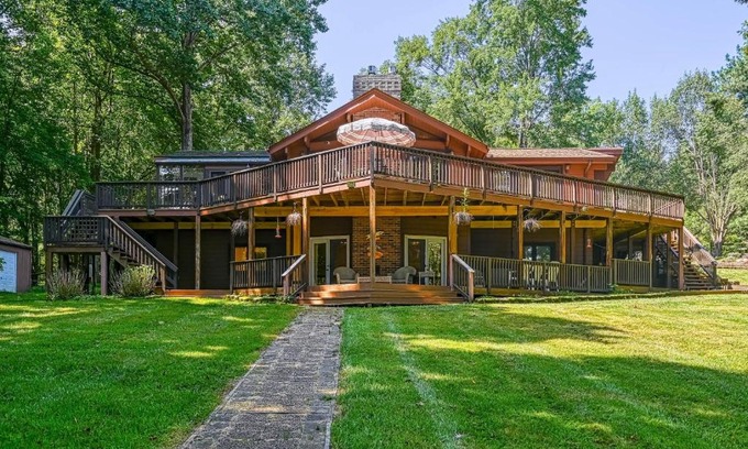 Blue Water House | Discover Pardis: Family and Pet-Friendly Escape Awaits