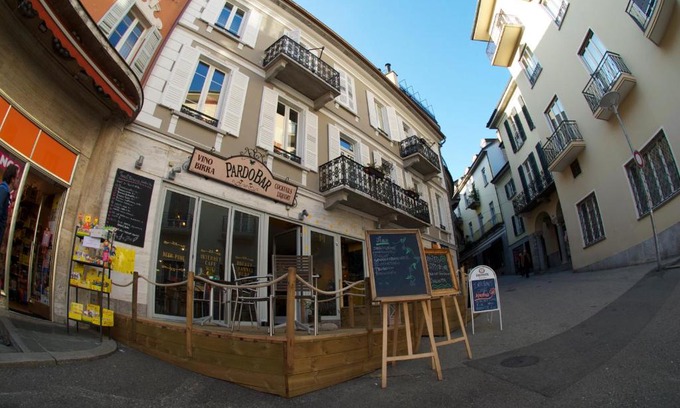 Locarno House | Discover Pardo Bar: Pet-Friendly Stay with Top Amenities