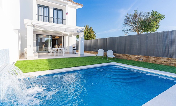 El Rompido House | Idyllic Poolside Retreat at El Rompido - 10/10 Rated Stay