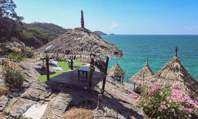 Tha Thaewawong Hotel | Discover Paree Hut Resort Koh Sichang: Family-Friendly Bliss