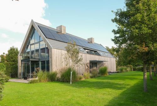 Oostkapelle Apartment | Relax at ParelDuyn: 4-Star Ocean View Retreat with Hot Tub
