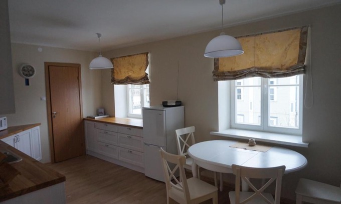 Kuressaare Apartment | Child-Friendly Pargi Apartment - 4-Star Rated Getaway