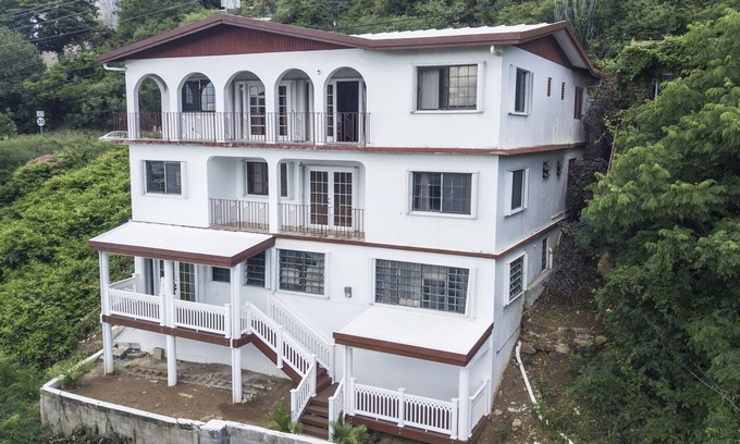 Estate Kings Quarter Apartment | Family-Friendly Stay at Parham Villa Unit 4 with Kitchen