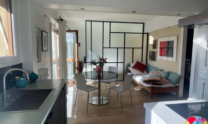 Parc-de-Montsouris Apartment | Explore Paris Near Montparnasse & Catacombs with Breakfast