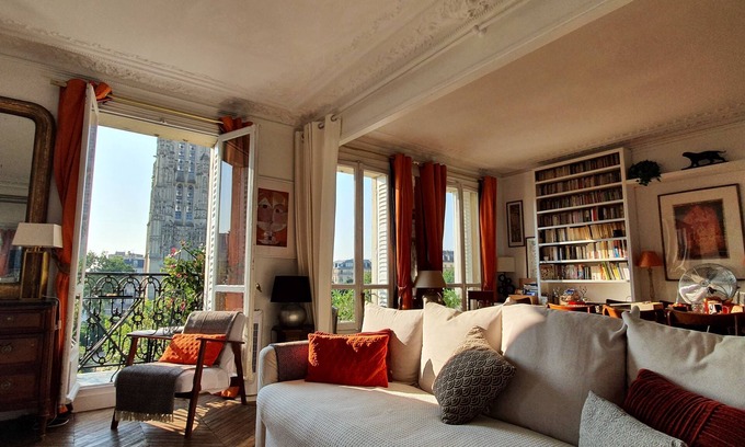 Paris City Center Apartment | Experience Paris Chatelet: Spacious Modular Apartment Awaits