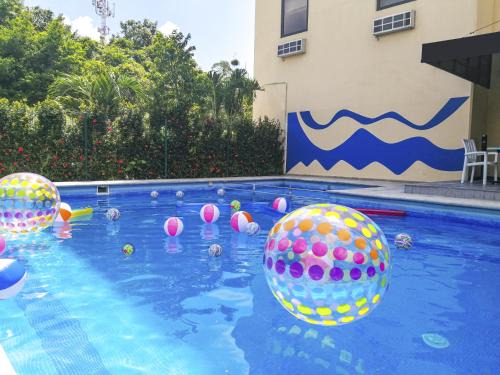 Poza Rica Hotel | Pet-Friendly Paris FC Express with Pool & Dining Options