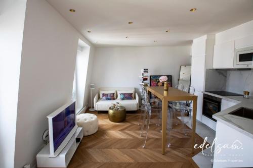 Quartier de la Plaine-de-Monceaux Apartment | Elegant Paris Parc Monceau by Edelsam: 4-Star Stay