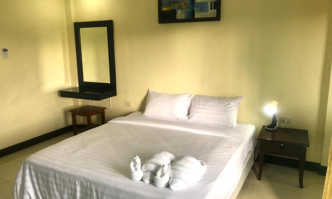 Khuekkhak Hotel | Discover Parisia House: Guest Rated 9.8 with Family Amenities