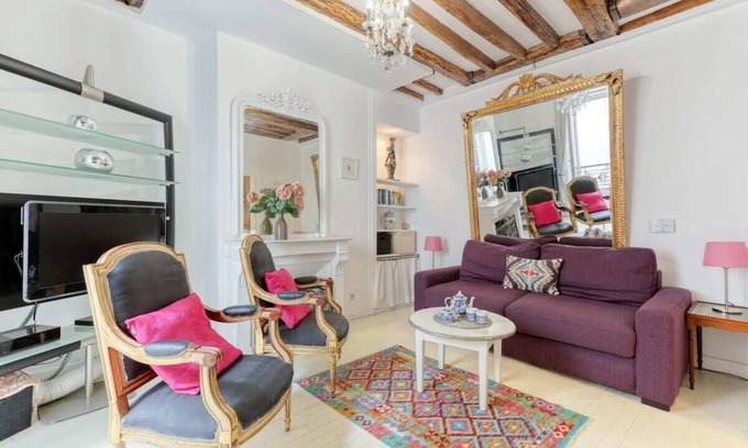 Quartier Sainte-Avoye Apartment | Cozy Parisian Cocoon: 1-Bedroom Flat in Le Marais