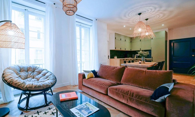 Saint-Merri Apartment | Stylish Parisuites for 6 near Grands Boulevards & Spa