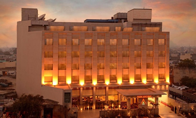 Sector 62 Hotel | Park Ascent: Family-Friendly 4-Star Stay with Great Amenities