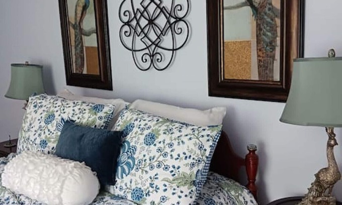 Cleveland Apartment | Experience Park Ave Peacock: Pet-Friendly Retreat in Cleveland