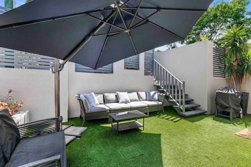 Auchenflower Apartment | Cozy Park Avenue Hideaway for 4 in Auchenflower Brisbane