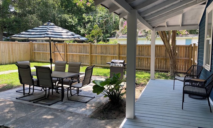 North Charleston House | Outstanding Park Circle's Blue Ranch - Pet Friendly & Family Ready