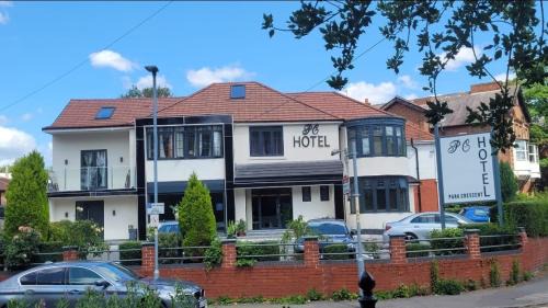 Rusholme Bed & Breakfast | Discover Park Crescent Hotel: Family-Friendly Retreat