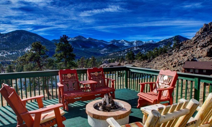 Estes Park House | Park Entrance Lodge: Scenic Views with Hot Tub & Billiards