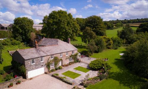 Trelil Bed & Breakfast | Beautiful Park Farmhouse Bed and Breakfast - Guest Rated 9.7