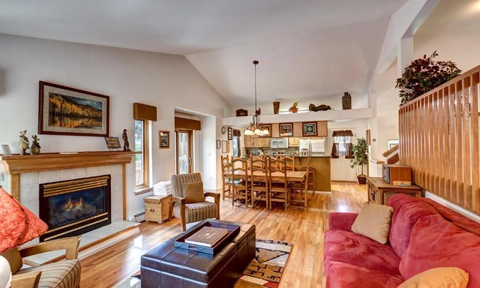 Park Forest Estates House | Park Forest 474: Family-Friendly Retreat with Hot Tub