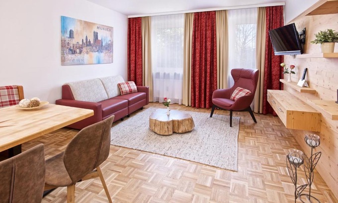 Friedenheim Apartment | Discover Park Hotel Laim: Family-Friendly with Hot Tub