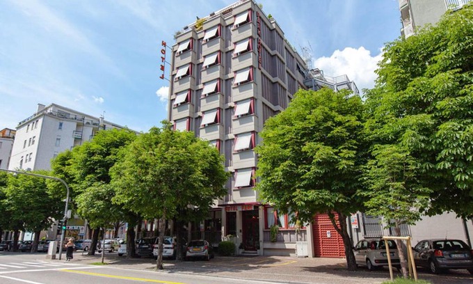 Como Hotel | Discover Park Hotel Meublé: Pet-Friendly & Family Haven