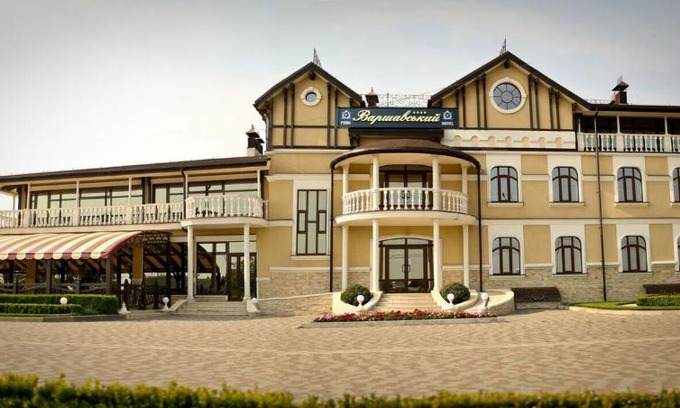 Sarny Hotel | Discover Park Hotel Warshawskiy: Family-Friendly Retreat!