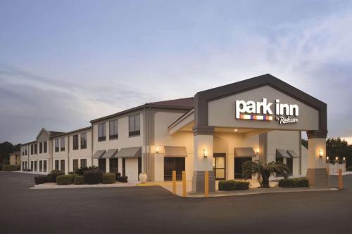 Albany Hotel | Cozy Park Inn by Radisson Albany with Pool & Breakfast