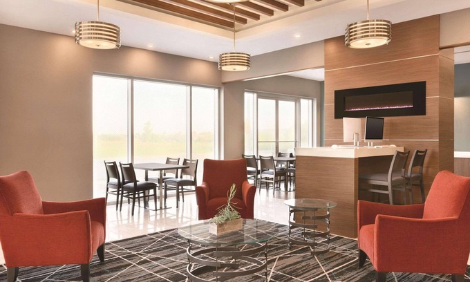 Brampton Hotel | Comfortable Stay at Park Inn by Radisson Brampton, ON