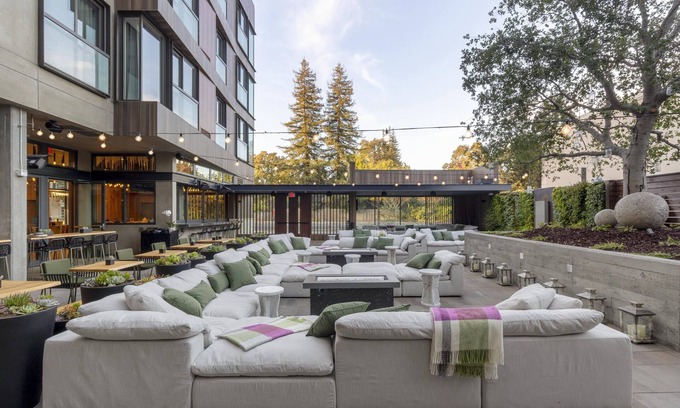 Menlo Park Hotel | Experience Park James: 4-Star Stay with Spa & Dining