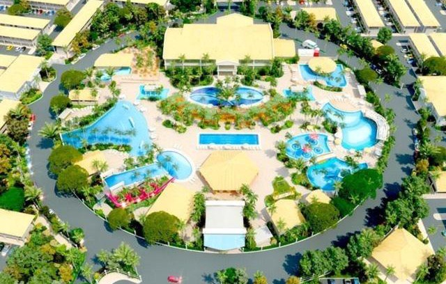 Jardim Paraiso Apartment | Relaxing Getaway at Park Lacqua Diroma with Pool & Spa