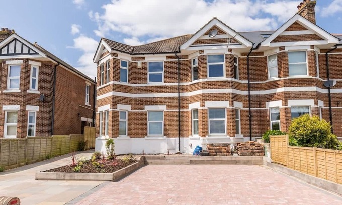Poole Apartment | Park Lake View: Ideal Family Apartment with Breakfast Included