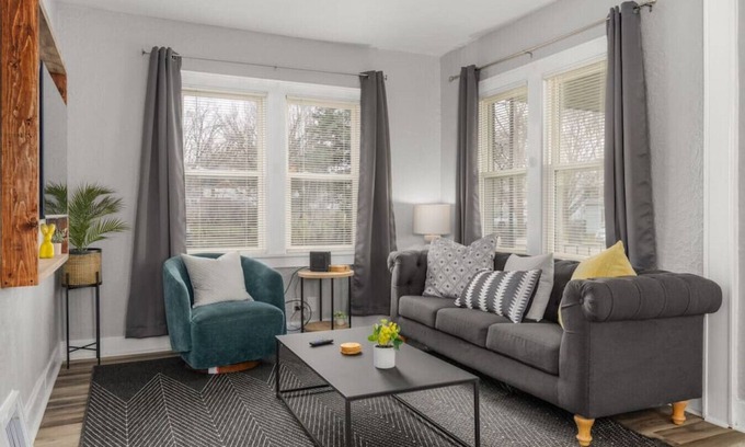 East Peoria House | Cozy Park Avenue Home - Ideal for Family Getaways