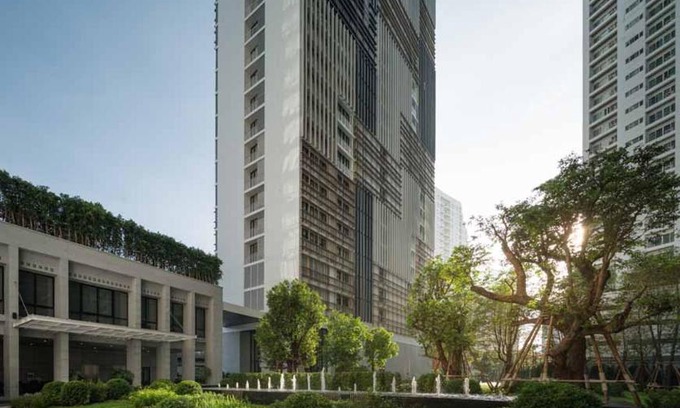 Khlong Tan Apartment | Stylish Park Origin Sukhumvit24: Pool & Family-Friendly Stay