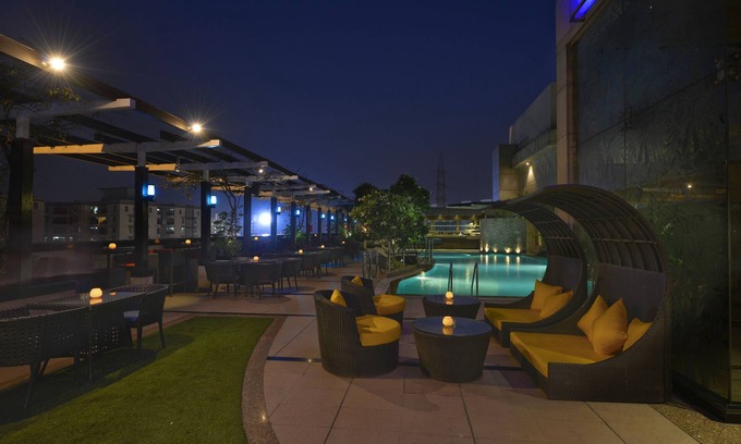 Old Gurgaon Hotel | Park Plaza Gurgaon: A Relaxing Retreat with Pool and Spa