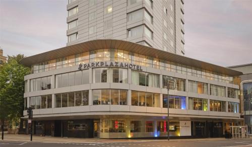 Leeds City Center Hotel | Elegant Park Plaza Leeds: 4-Star Comfort with Great Amenities