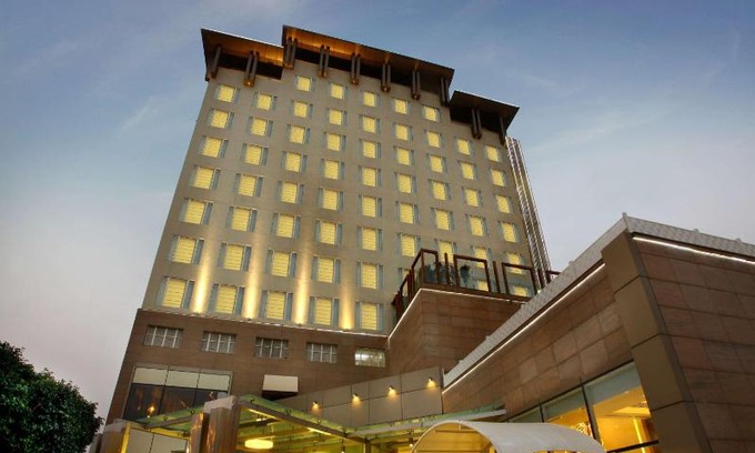 Delhi Hotel | Elegant Park Plaza Shahdara with Spa and Pool Amenities