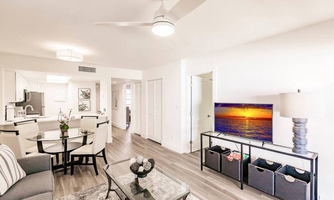 Park Shore Condo | Experience ParkShore Resort: Oceanfront Stay with Pool