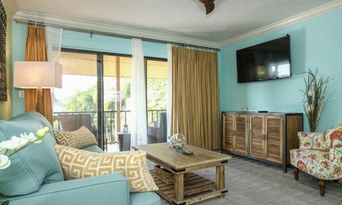 Park Shore House | Relax at Park Shore Resort with Pool and Family-Friendly Fun