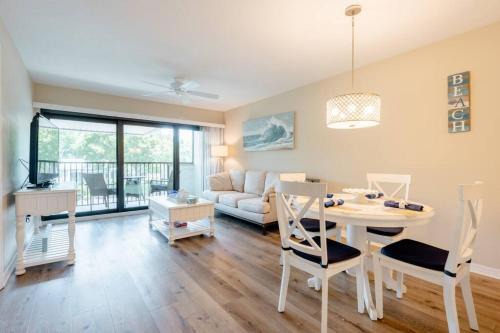 Park Shore Apartment | Top Floor 2Bed Oceanfront Retreat at Park Shore Resort