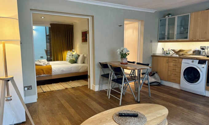 Bryanston and Dorset Square Apartment | Park side stylish central London apartment