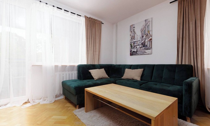 Srodmiescie Apartment | Cozy 2-Bedroom Apartment at Park Szczytnicki with Breakfast
