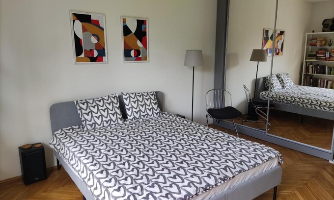 Ferencvaros Apartment | Elegant Park View Hotel with River Access & Pet-Friendly Amenities