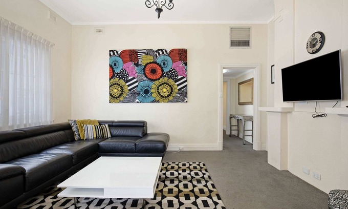 Glenelg Apartment | Oceanfront Park View 'Elysian' with WIFI & Netflix Access
