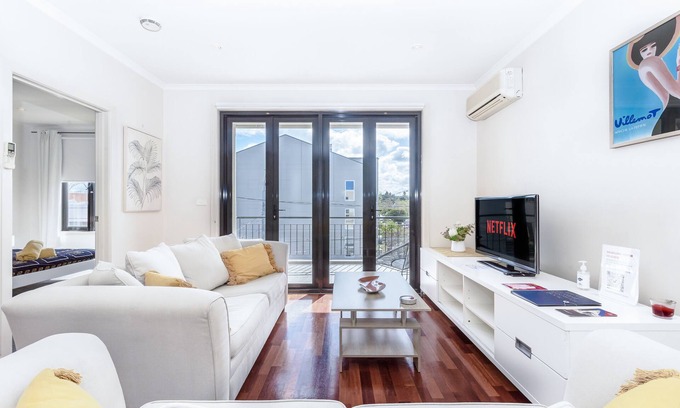 Caulfield North Apartment | Modern Park View Apartment with Balcony & Premium Amenities