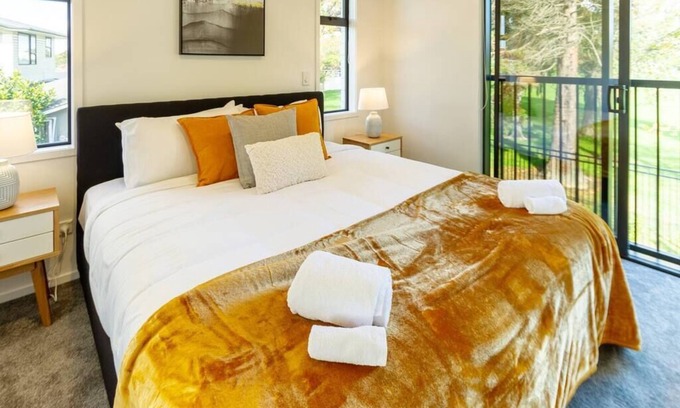 Upper Riccarton House | Guest Rated 10/10: Park Views - 1 Bed with Office Space